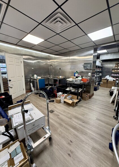 More Photos Of 1726 E Main St, Richmond Storefront Retail Residential For Lease