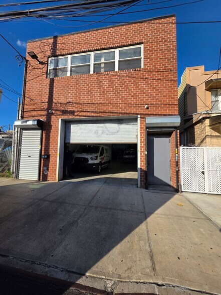 More Photos Of 9011 130th St, Richmond Hill Warehouse For Sale