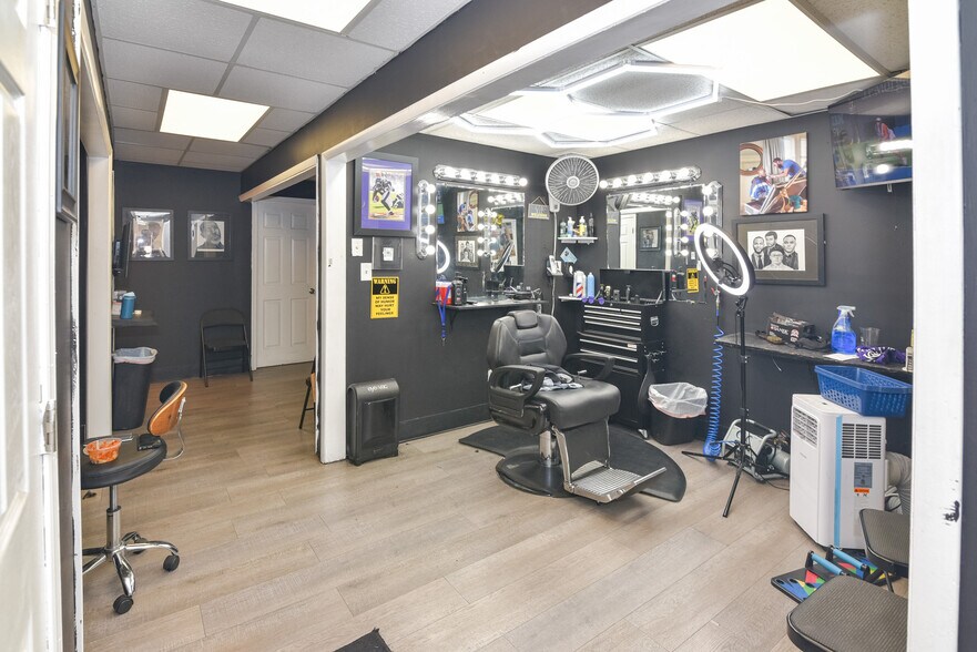 More Photos Of 5900 York Rd, Baltimore Storefront Retail Office For Sale