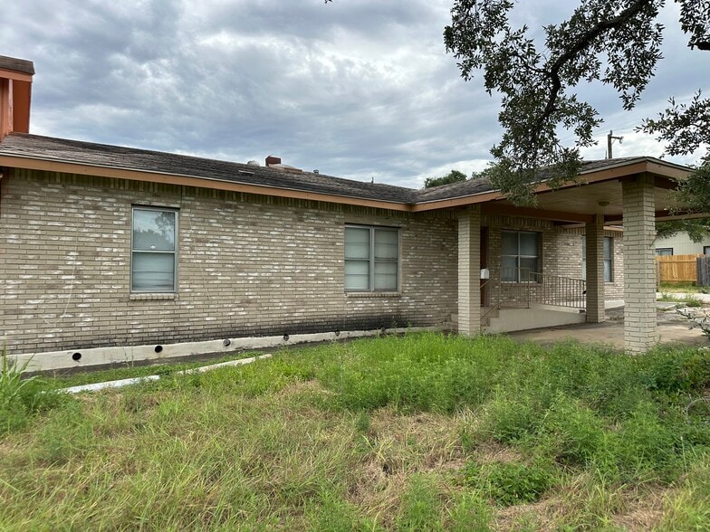 More Photos Of 6628 Crestway Dr, San Antonio Flex For Sale
