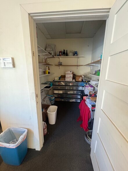 More Photos Of 97-719 Kamehameha Hwy, Pearl City Office For Lease