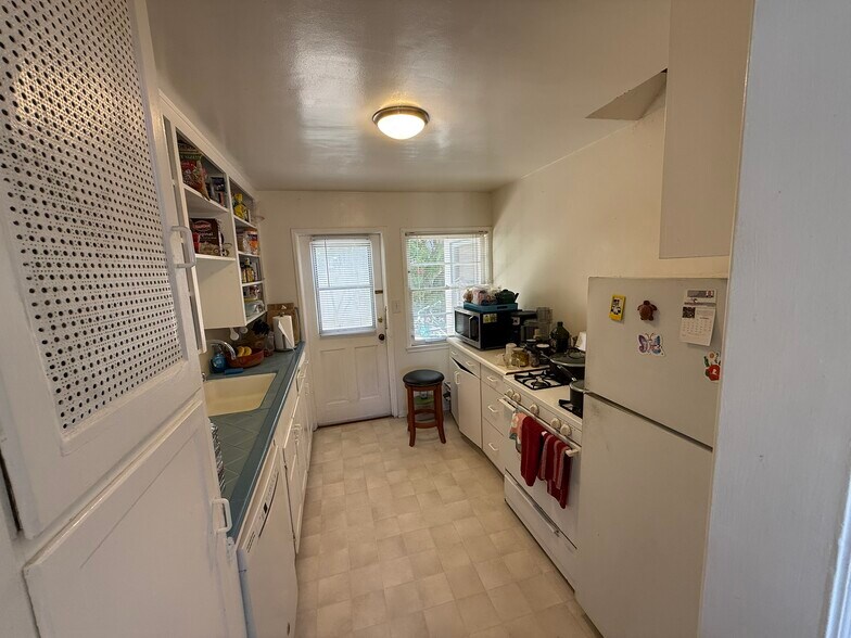 More Photos Of 440-446 Bonair St, La Jolla Apartments For Sale