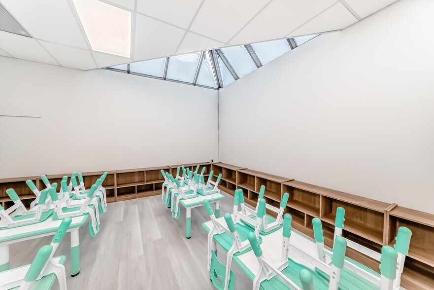 More Photos Of 1015 Centre St NW, Calgary Storefront Retail Residential For Sale