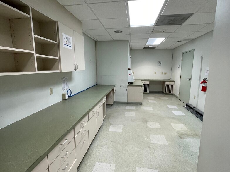 More Photos Of 11325 Pembrooke Sq, Waldorf Medical For Sale