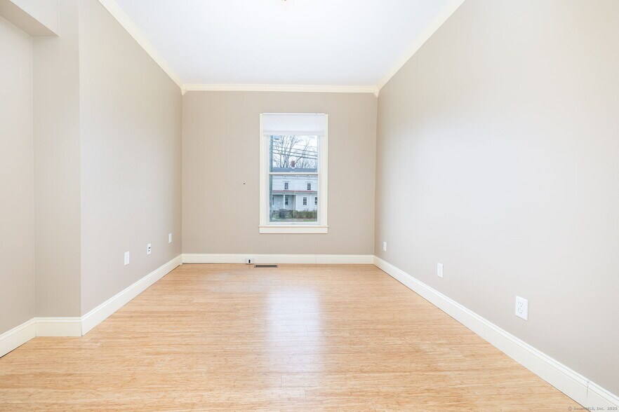 More Photos Of 11 Hayward Ave, Colchester Office For Sale