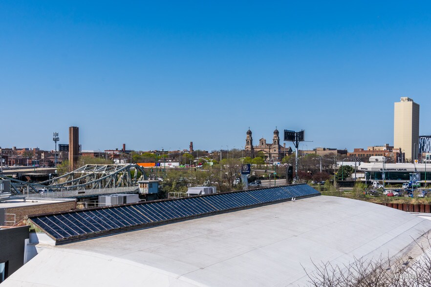 More Photos Of 1229 N North Branch St, Chicago Light Manufacturing For Lease