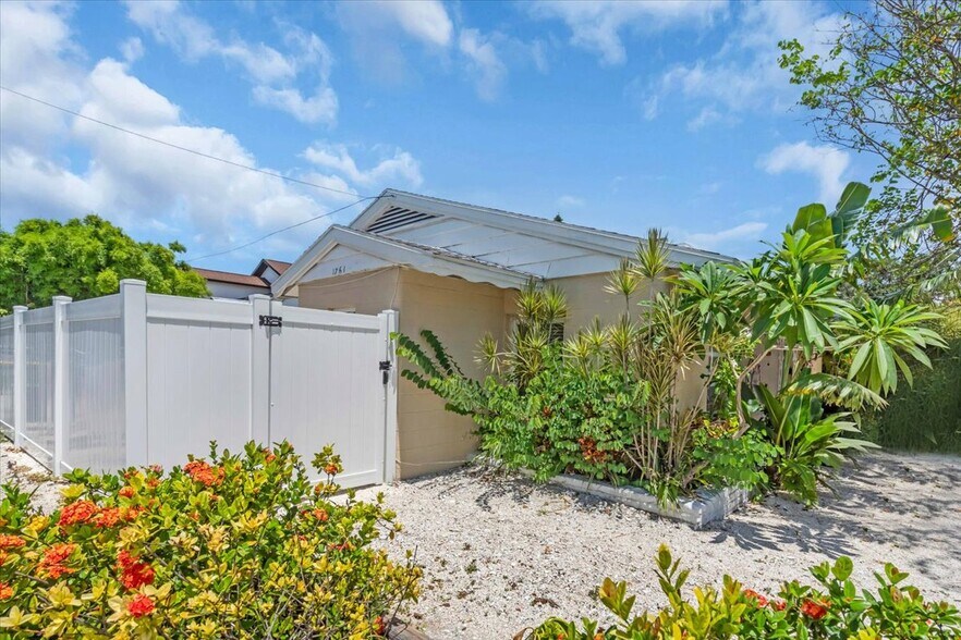 More Photos Of 1761 Siesta Dr, Sarasota Apartments For Sale