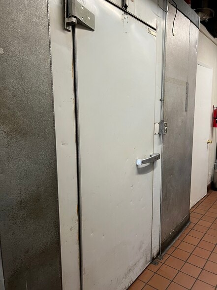 More Photos Of 3830 Pacheco Blvd, Martinez Auto Repair For Lease