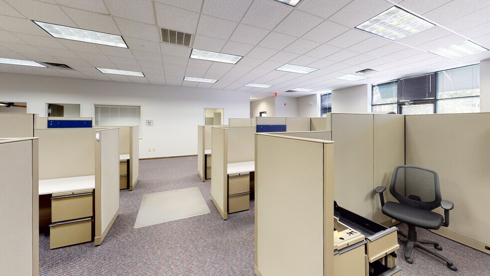 More Photos Of 3225 Southview Dr, Elkhart Medical For Sale