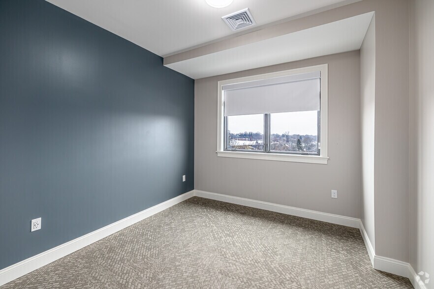 More Photos Of 920-924 Farmington Ave, West Hartford Apartments For Lease