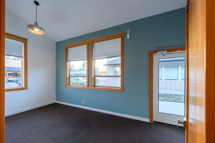 More Photos Of 382 E Hood Ave, Sisters Office For Lease