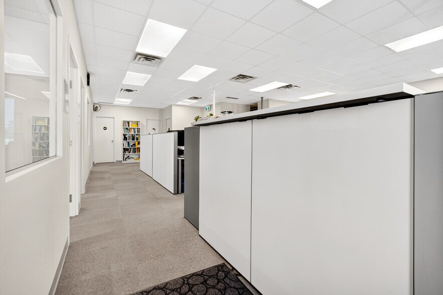 More Photos Of 5495 Canotek Rd, Ottawa Research And Development For Lease