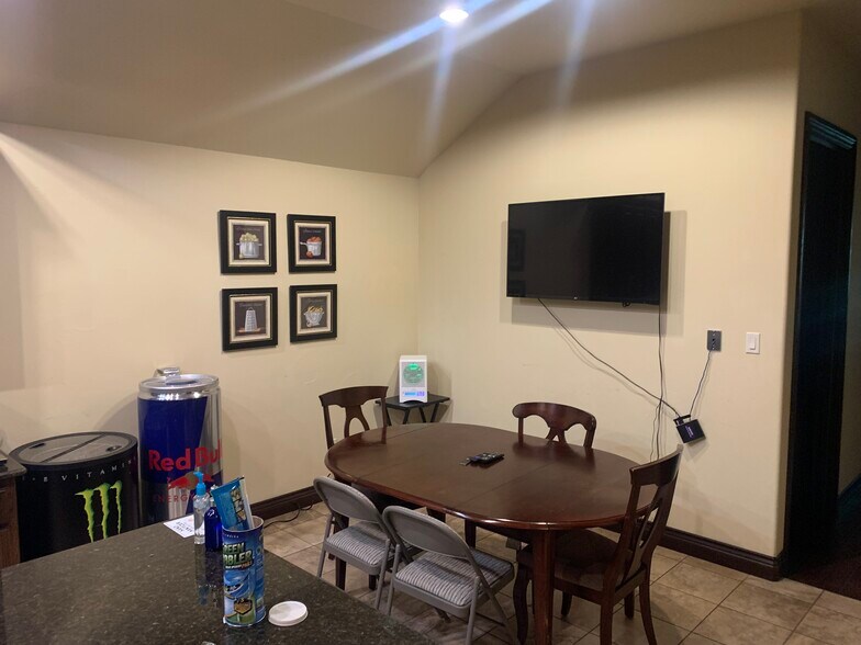 More Photos Of 4602 Park Springs, Arlington Loft Creative Space For Sale