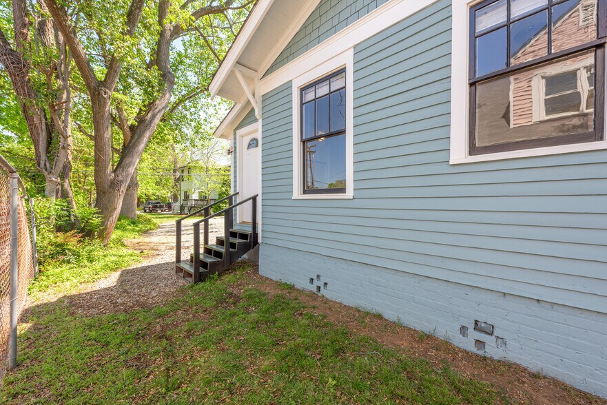 More Photos Of 221 E Kingston Ave, Charlotte Office Residential For Sale