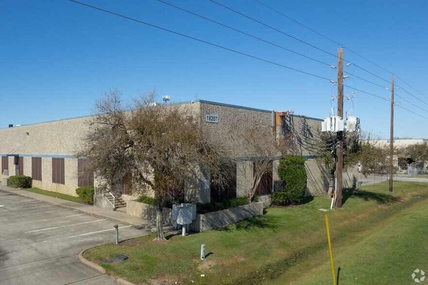 More Photos Of 18207 Chisholm Trl, Houston Unknown For Lease