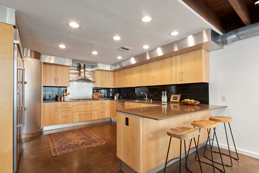 More Photos Of 2100 Abbot Kinney Blvd, Venice Office For Lease