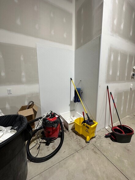 More Photos Of 401 Betty Taylor Wood, Holly Ridge Manufacturing For Lease