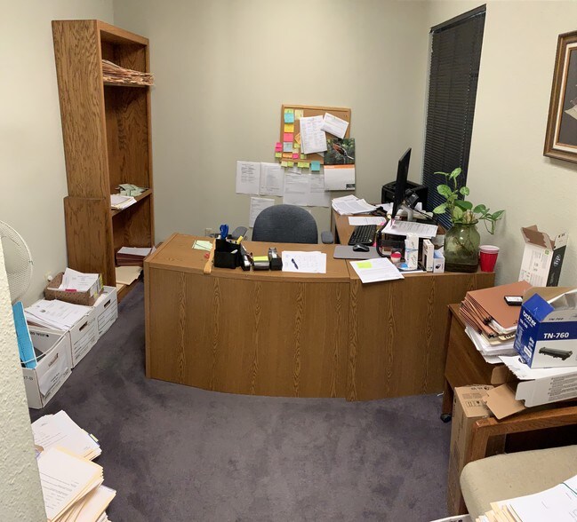 More Photos Of 2525 Wallingwood Dr, Austin Unknown For Lease