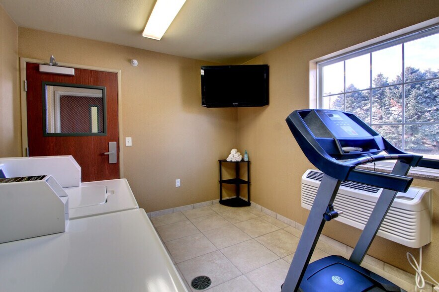 More Photos Of 405 Arens Dr, Hartington Hotel For Sale