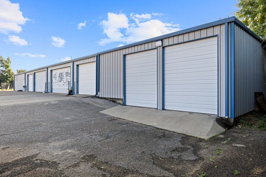 More Photos Of 3698 E Marshall Ave, Longview Warehouse For Lease