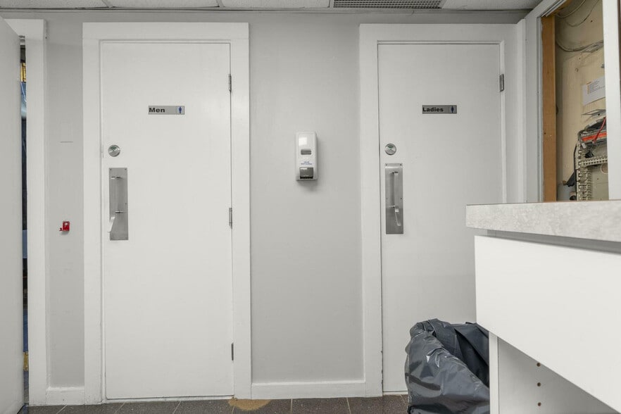 More Photos Of 250 Governor St, East Hartford Manufacturing For Sale