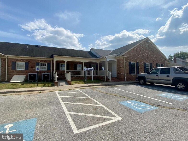 More Photos Of 315 W 10th St, Front Royal Medical For Sale