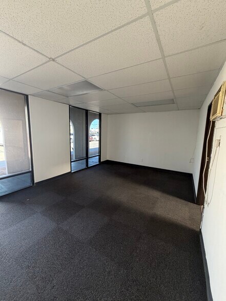 More Photos Of 280 Avenida Campillo, Calexico Flex For Lease
