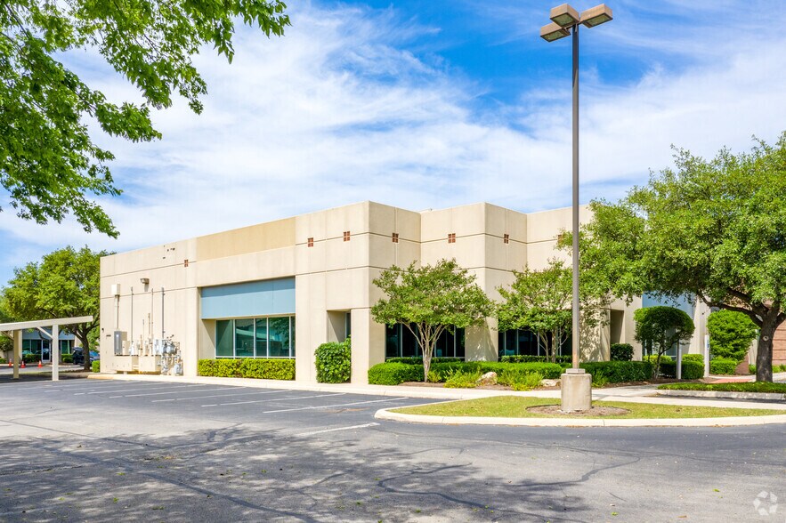 More Photos Of 814 Arion Pky, San Antonio Unknown For Lease