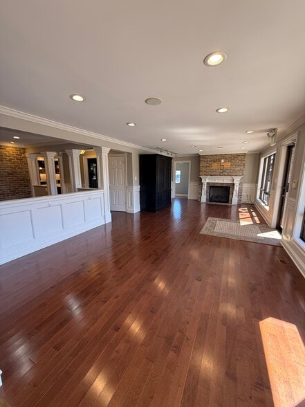 More Photos Of 8185 Ritchie Hwy, Pasadena Office For Lease