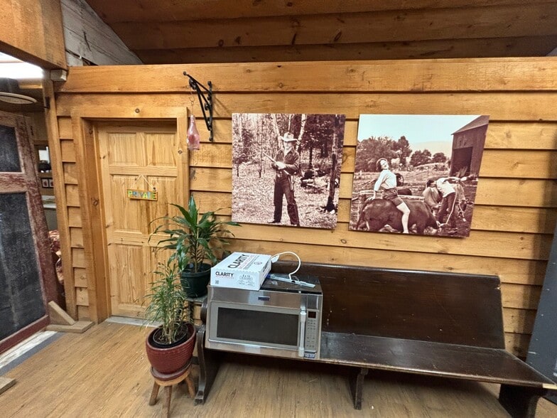 More Photos Of 138 Main Rd, Westhampton Restaurant For Lease