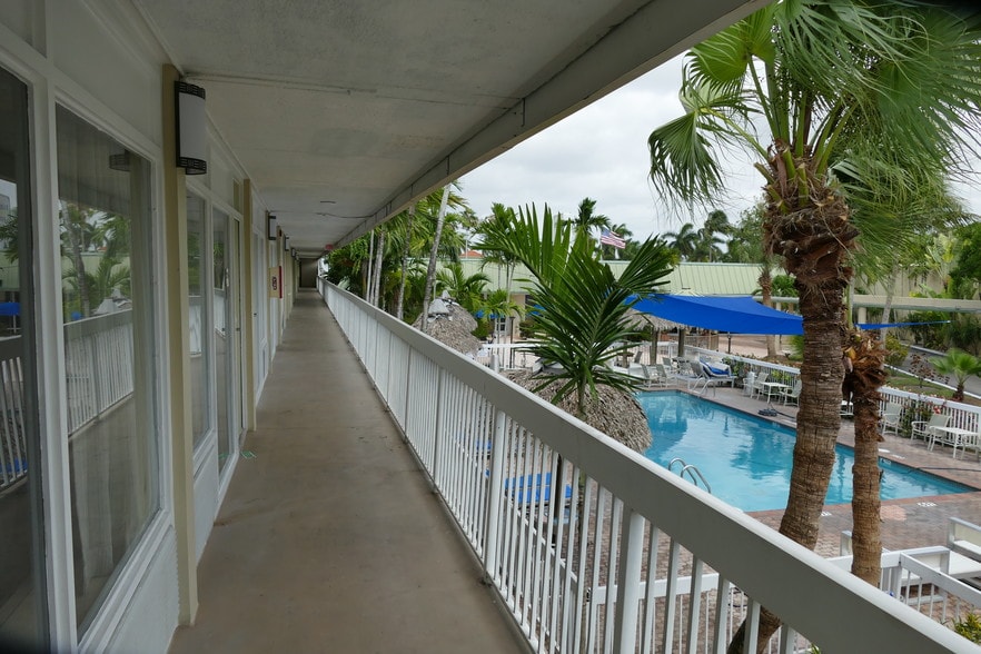 More Photos Of 990 N Homestead Blvd, Homestead Hotel For Sale