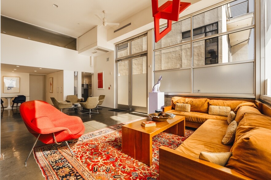 More Photos Of 610 Main St, Venice Office For Sale