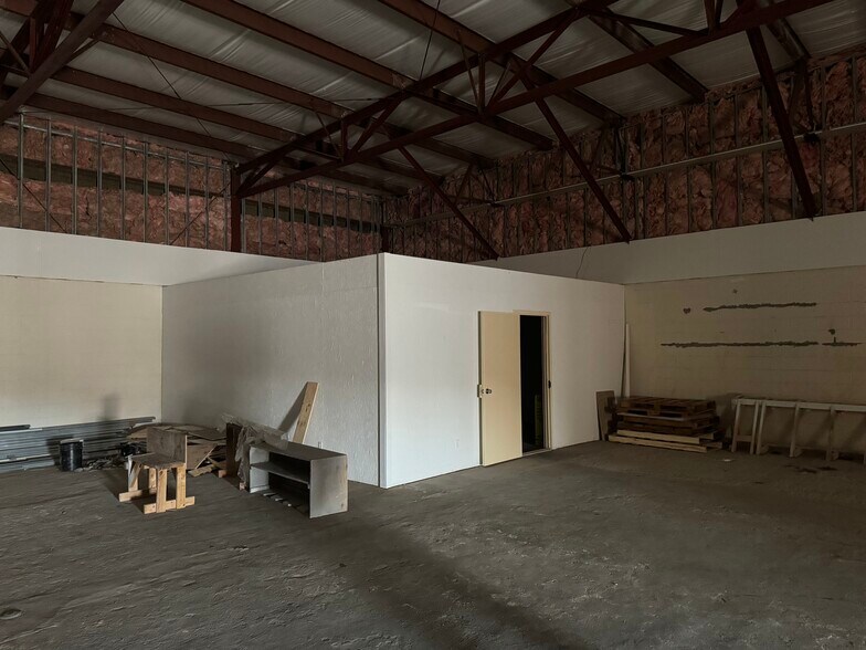 More Photos Of 1502 N 77 Sunshine Strip, Harlingen Storefront Retail Office For Lease
