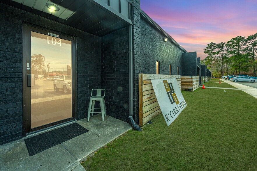 More Photos Of 622 Old Trolley Rd, Summerville Storefront For Sale