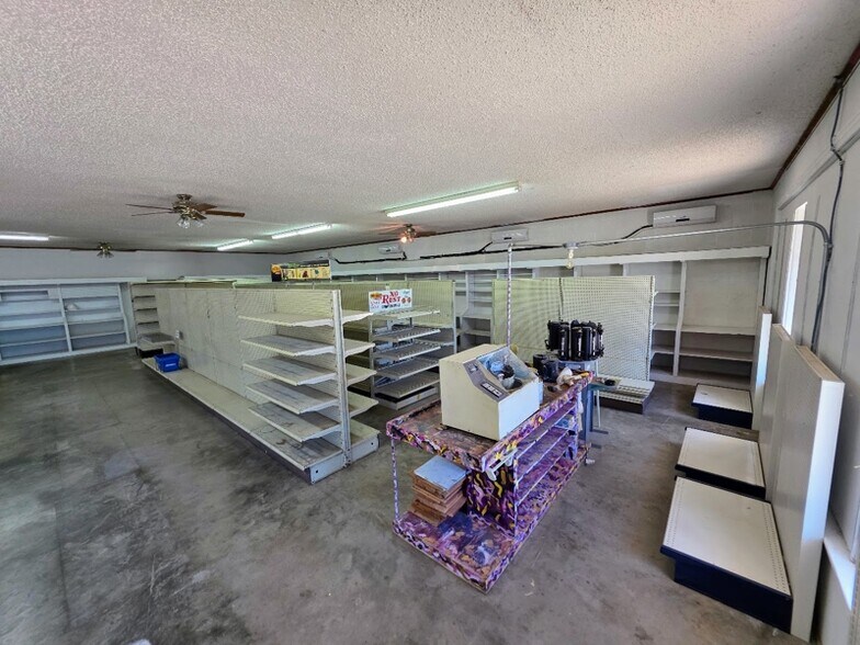 More Photos Of 116 Broadway St, Mertzon General Retail For Sale
