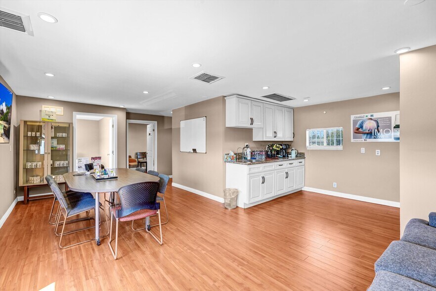 More Photos Of 5604-5608 Rosemead Blvd, Temple City Storefront Retail Residential For Lease