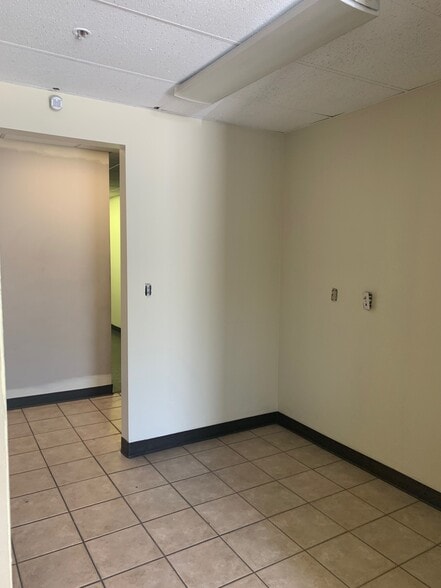 More Photos Of 100 S Reservoir St, Pomona Warehouse For Lease