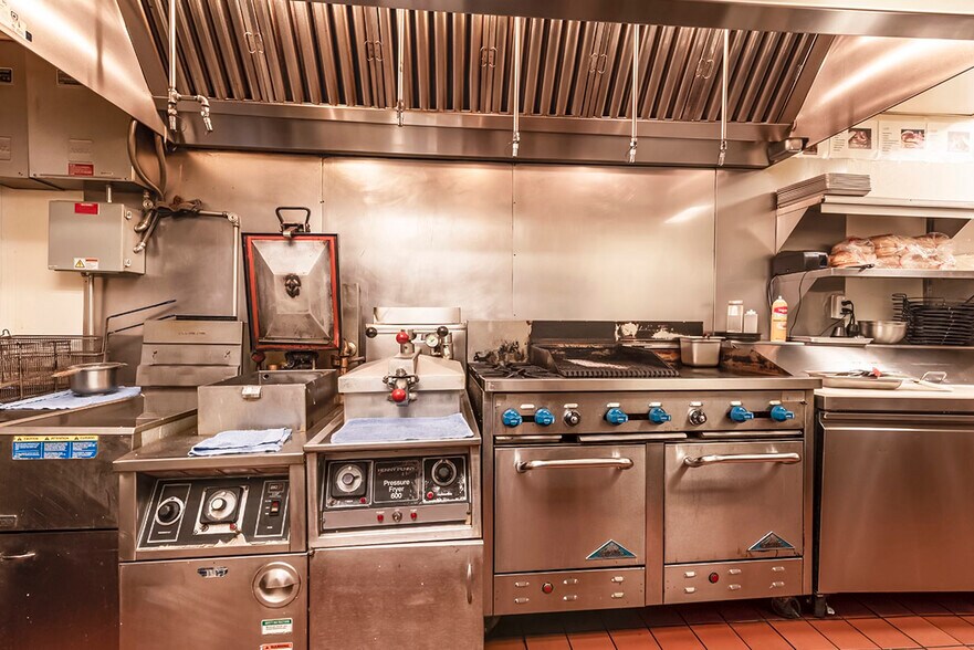 More Photos Of 1607-1609 10th St, Monroe General Retail For Sale