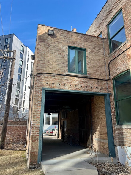 More Photos Of 848 W Eastman St, Chicago Loft Creative Space For Lease