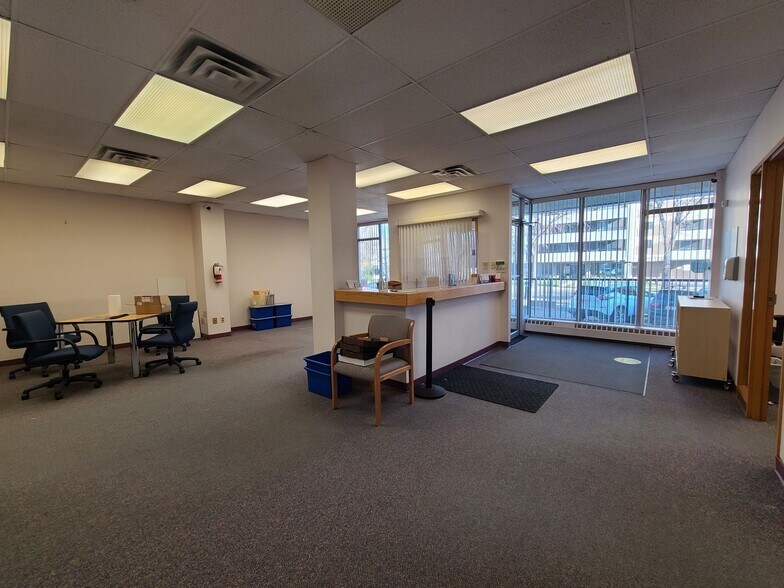 More Photos Of 10160 116th St NW, Edmonton Apartments For Lease