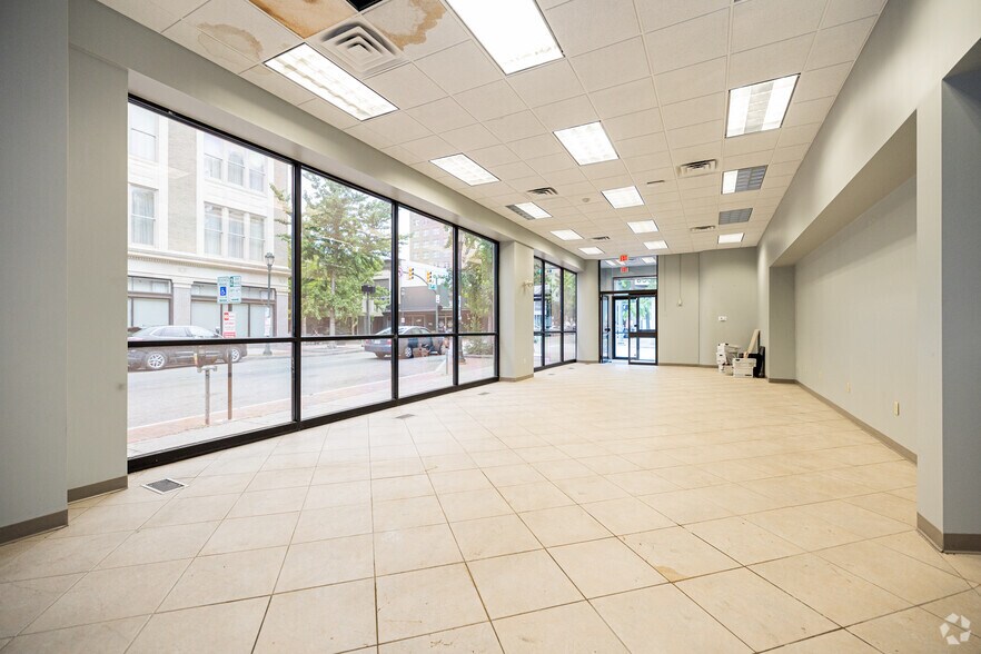 More Photos Of 424 E Grace St, Richmond Bank For Lease