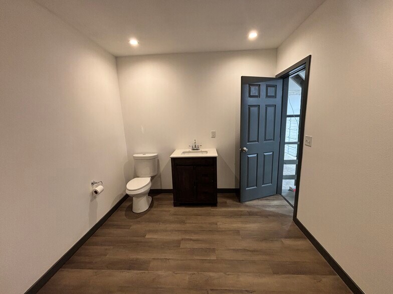 More Photos Of 446 McClaine St, Silverton Warehouse For Sale