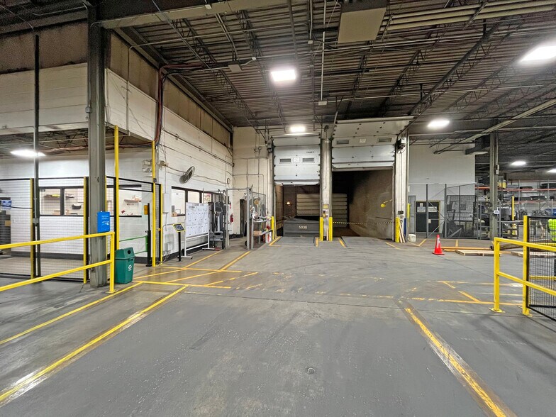More Photos Of 5858 W 73rd St, Bedford Park Manufacturing For Sale
