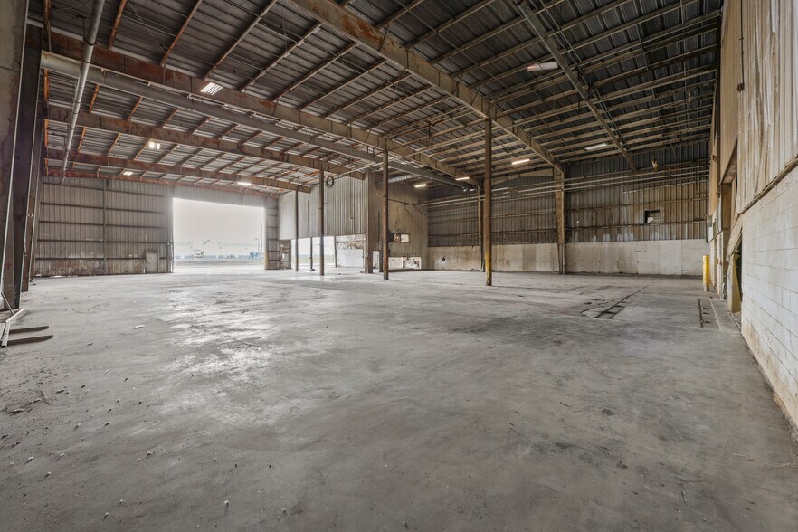 More Photos Of 656 Interstate Dr, Crossville Manufacturing For Lease