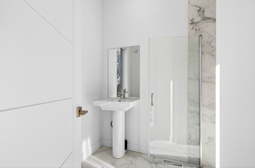 More Photos Of 14 Stevens Av, Ottawa Apartments For Sale