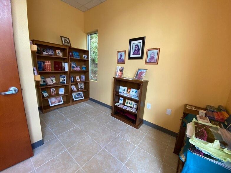 More Photos Of 4000 Bearcat Way, Morrisville Flex For Lease