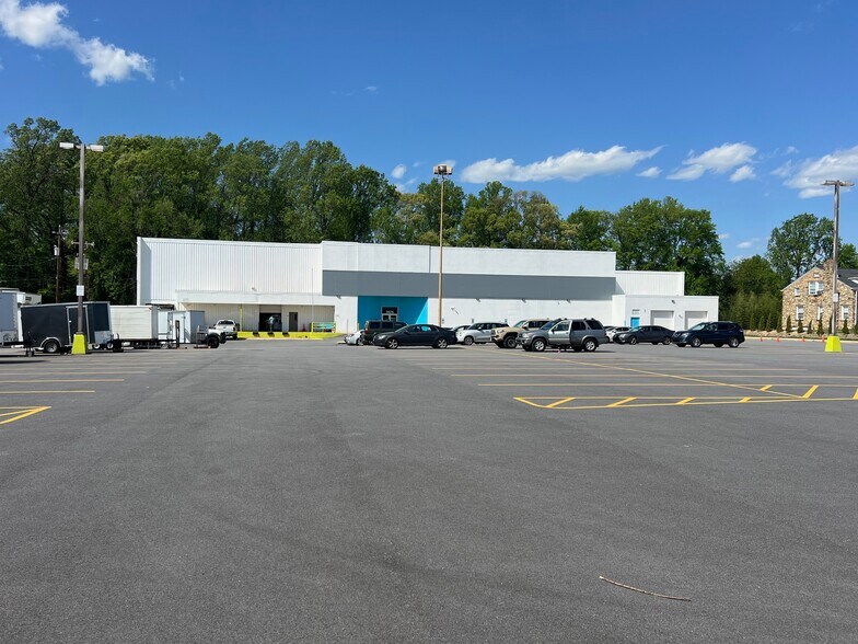 Primary Photo Of 3826 W Gate City Blvd, Greensboro Flex For Sale