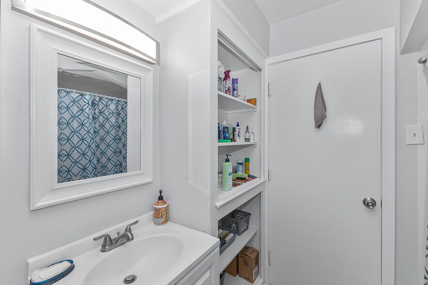 More Photos Of 6914 Montgomery Rd, Cincinnati Apartments For Sale