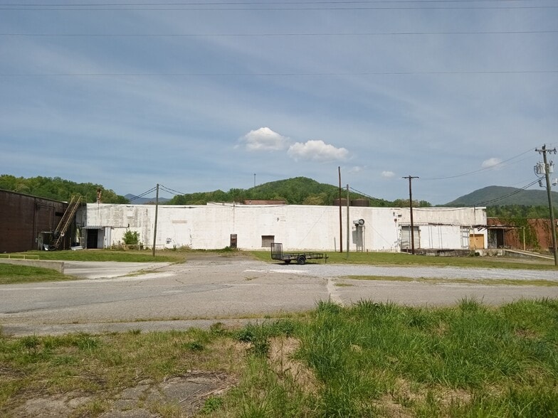 More Photos Of 1 Water St, Old Fort Distribution For Lease