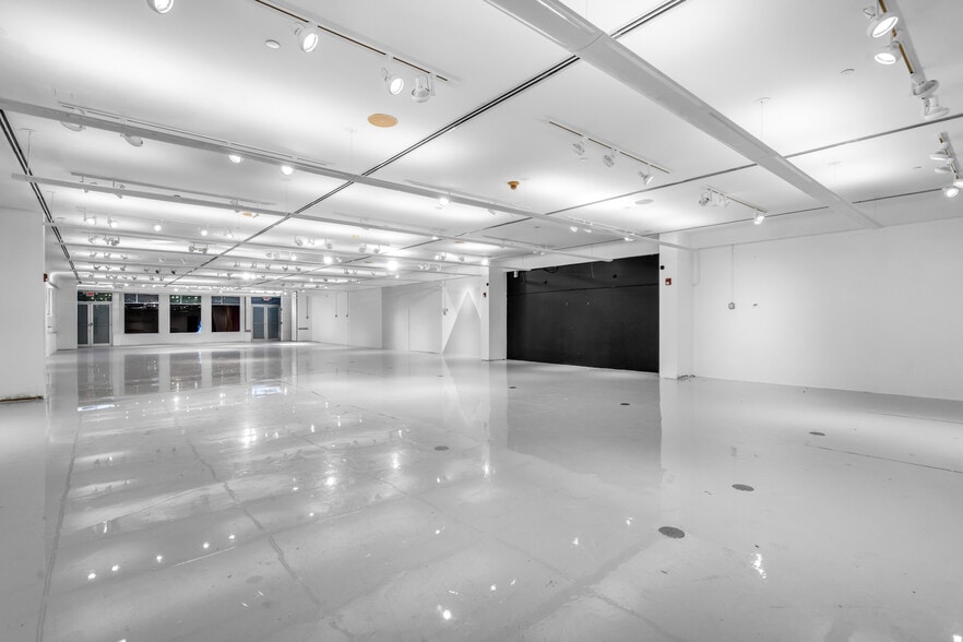 More Photos Of 721 Collins Ave, Miami Beach Storefront For Sale